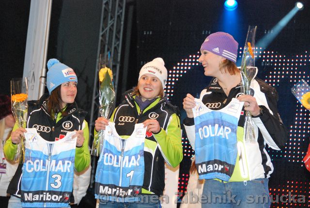 011 Kathrin Hoelzl, Viktoria Rebensburg, Maria Riesch